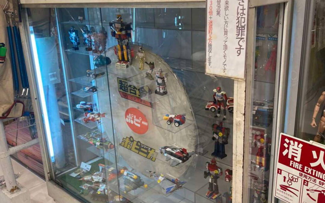 1970’s POPY CHOGOKIN TOY STORE DISPLAY SHOWCASE SHELVES MADE IN JAPAN.   1970年代のポピー超合金玩具店のショーケースの棚です。日本製