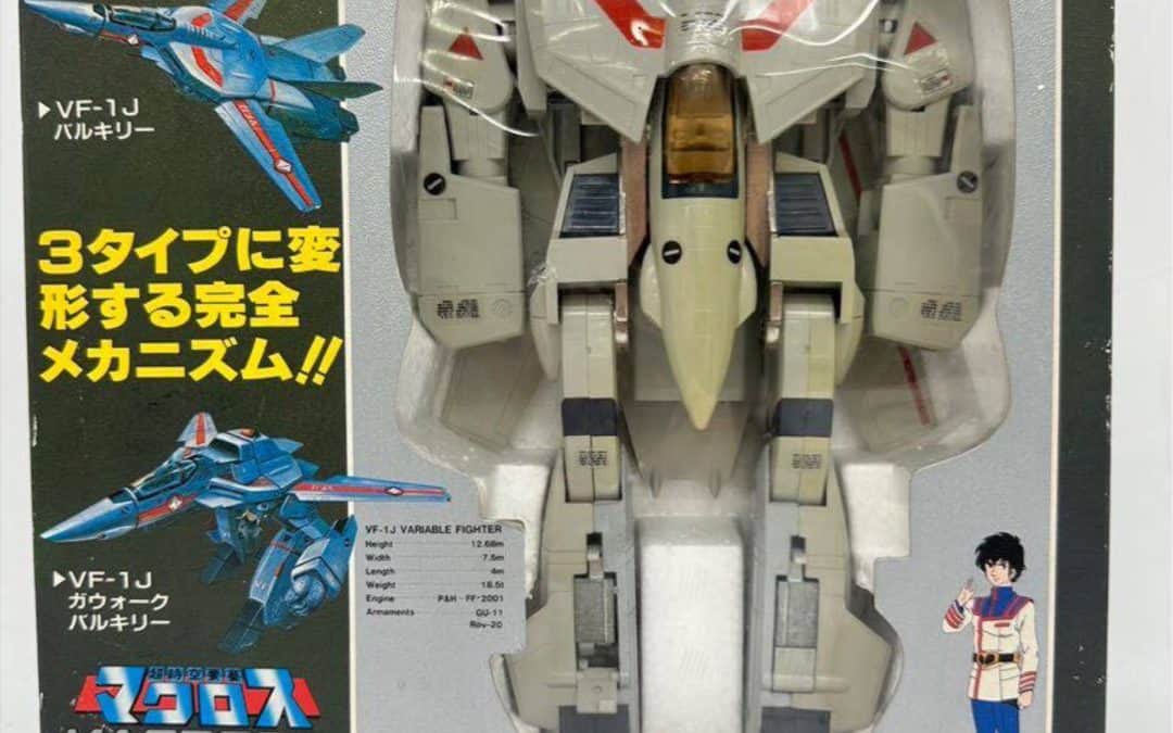 BATTROID VALKYRIE MACROSS VF-1J VARIABLE FIGHTER SUPER REAL 1/55 DIE CAST PLASTIC SCALE MODEL AND HIGH TECHNOLOGY PRODUCED BY TAKATOKU TOYS.   バトロイド ヴァル​​キリー マクロス VF-1J ヴァリアブルファイター スーパーリアル 1/55 ダイキャストプラスチックスケールモデルとタカトクトイの高い技術力で製作。