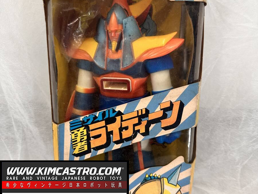 MISSILE BRAVE RAIDEN RAIDEEN RAYDEEN SOFUBI PLASTIC SOFT VINYL OLD BANDAI. ミサイルブレイブ 雷電 ライディーン レイディーン ソフビ プラスチック ソフビ 旧バンダイ。