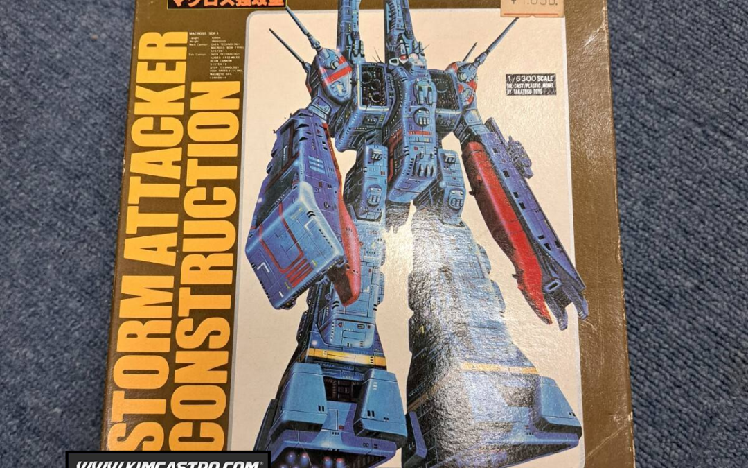 STORM ATTACKER CONSTRUCTION MACROSS SDF-1 SUPER REAL ASSAULT TYPE 1/6300 DIE CAST PLASTIC SCALE MODEL & HIGH TECHNOLOGY PRODUCED BY TAKATOKU TOYS. ストームアタッカー コンストラクション マクロス SDF-1 スーパーリアル強襲型 1/6300 ダイキャストプラスチックスケールモデル & ハイテクノロジー タカトクトイズ製。