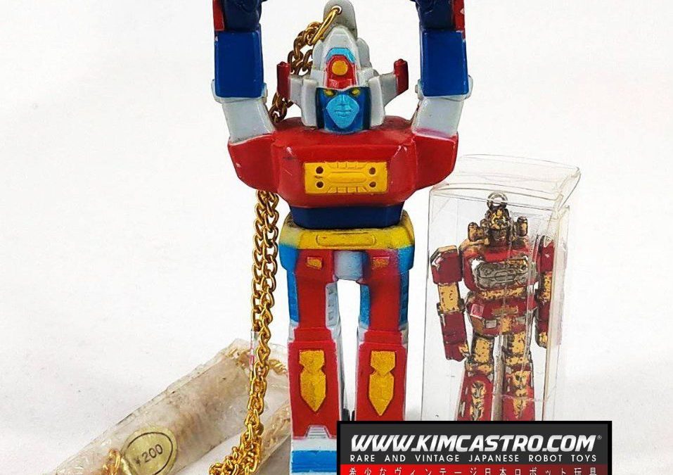 TOSHO DAIMOS PLASTIC SOFT VINYL SOFUBI SOFVI SUPER ALLOY PENDANT PATRA GOLD CHAIN WITH CASE PENDANT CHOGOKIN SETPOPY POPYNICA POPYNIKA POPINICA POPPY BANDAI JAPAN Y&K. TOSHO DAIMOS プラスチック ソフトビニール ソフビ ソフビ スーパーアロイ ペンダント パトラ ゴールド チェーン ケース付き ペンダント 超合金セット ポピー ポピニカ ポピニカ ポピニカ ポピー バンダイ ジャパン Y&K。